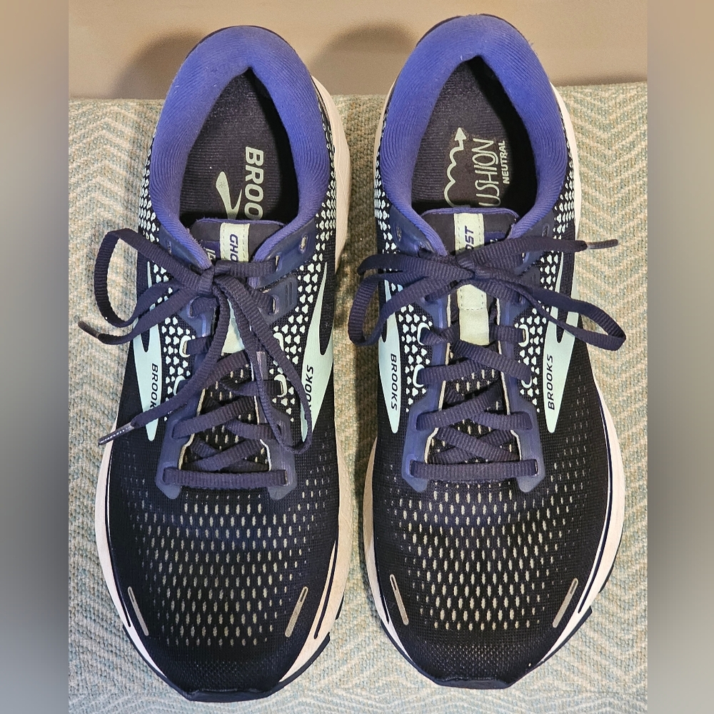 BROOKS WOMEN'S GHOST 14 ATHLETIC SHOES - PEACOAT/YUCCA/NAVY, Size 11 - Picture 3 of 15